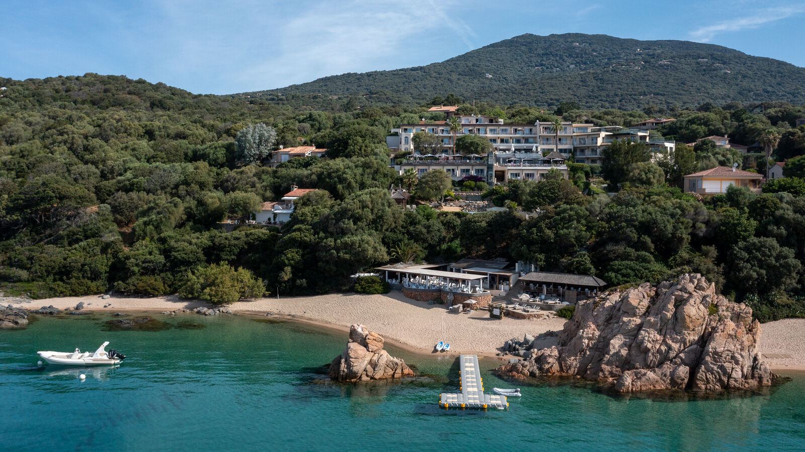 Hôtel sur la crique, vue aérienne