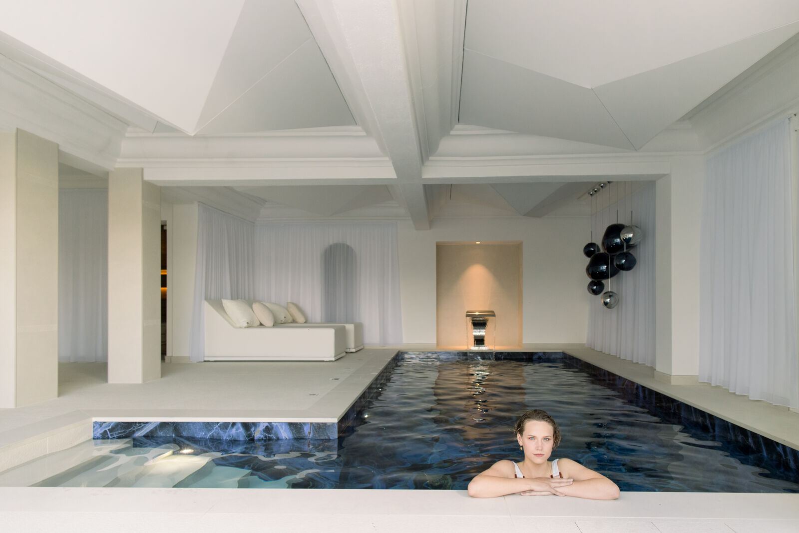 Piscine intérieure du spa